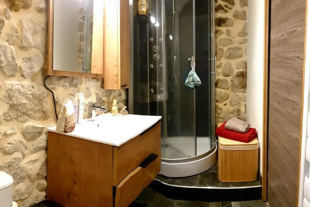 L'Huile Et L'Eau Apartment Antraigues Bagian luar foto